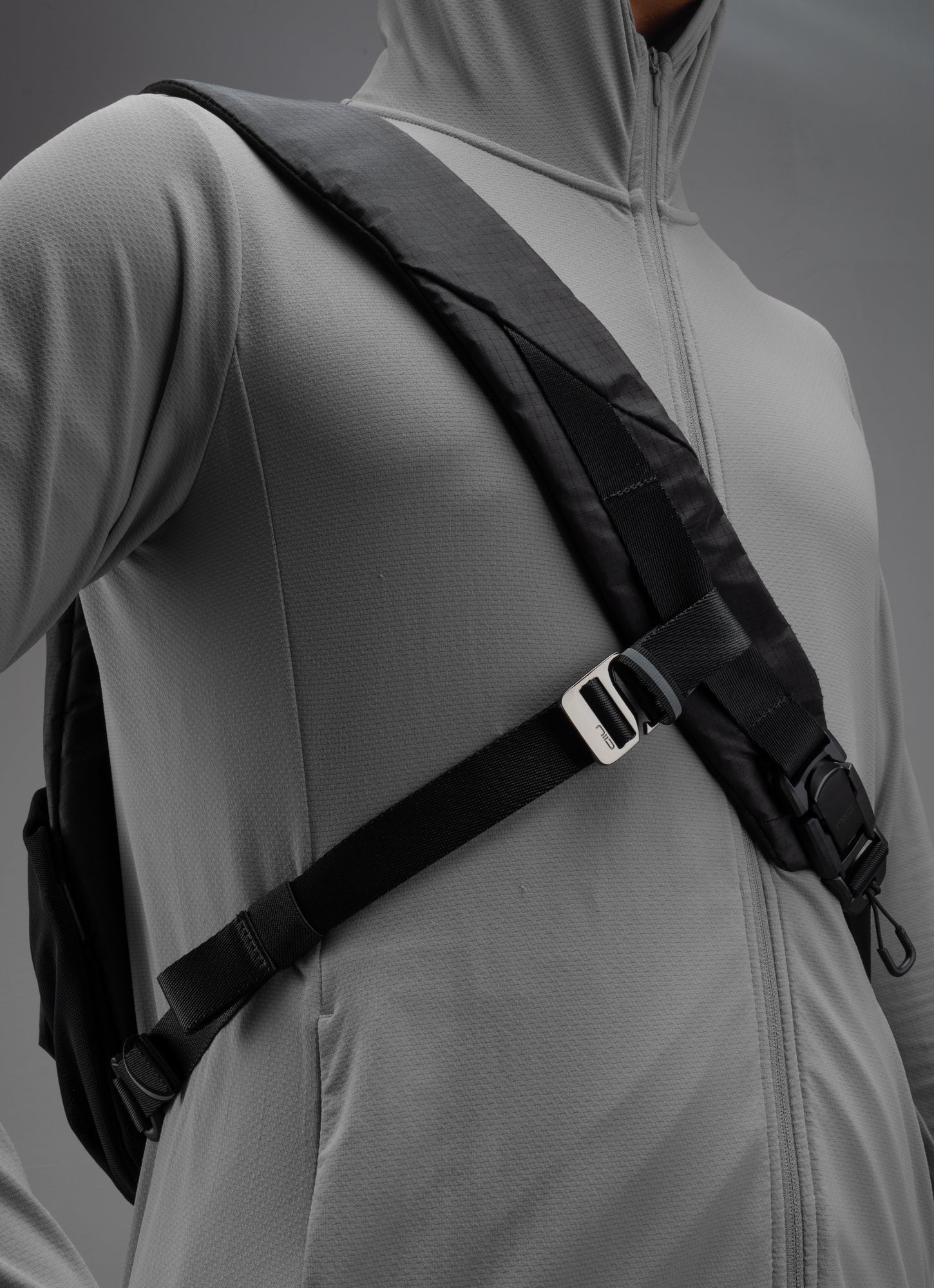 NIID Radiant II | R2 Sling Crossbody Bag